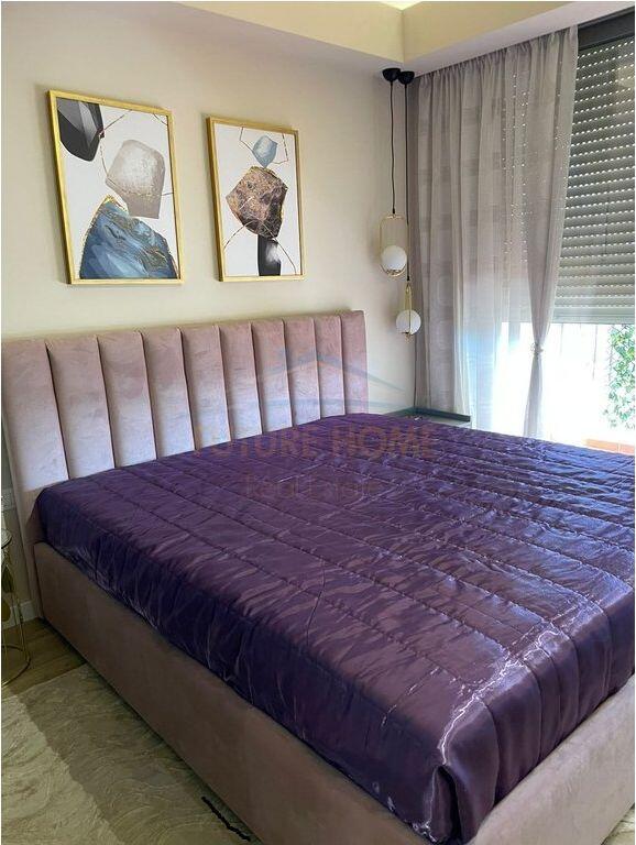 JEPET ME QERA APARTAMENT 2+1 TEK PORTA E GJELBER , SAUK
