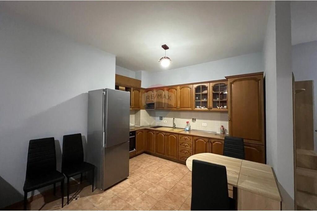 Apartament me Qira – Qendra Kristal, Tiranë