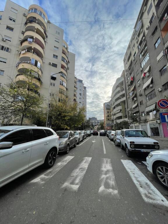 Apartament 2+1 ne shitje Komuna Parisit