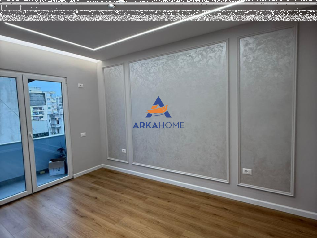 VENDESI DUE APPARTAMENTI CIASCUNO 1+1+BALCONE "DI FRONTE VILLA L, NUOVO ANELLO" 200.000 EURO