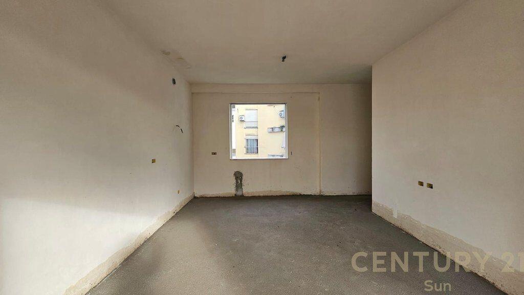 Shitet Apartament 2+1+2 me Verandë – Pazar i Ri