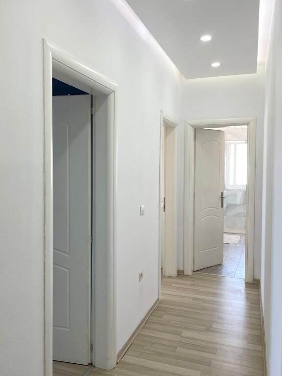 🏡 Affittasi appartamento moderno 2+1+2 – Centro Tirana