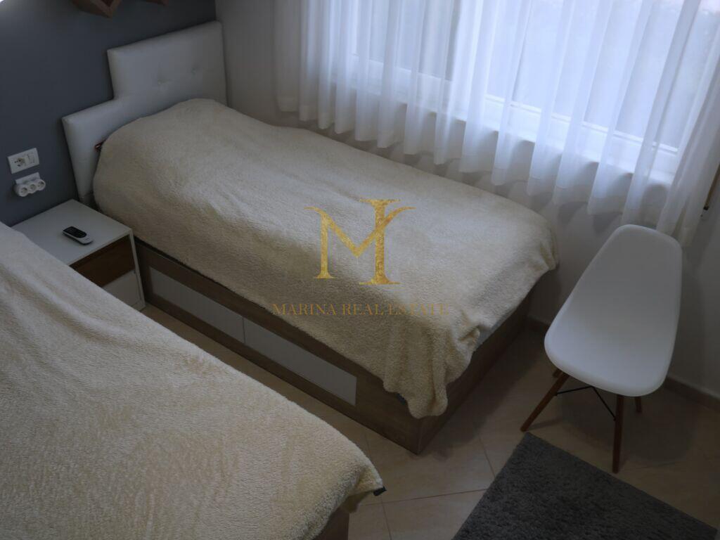 VENDESI APPARTAMENTO 2+1 CON CORTILE LURA 3 BAIA DI LALZ +CORTILE