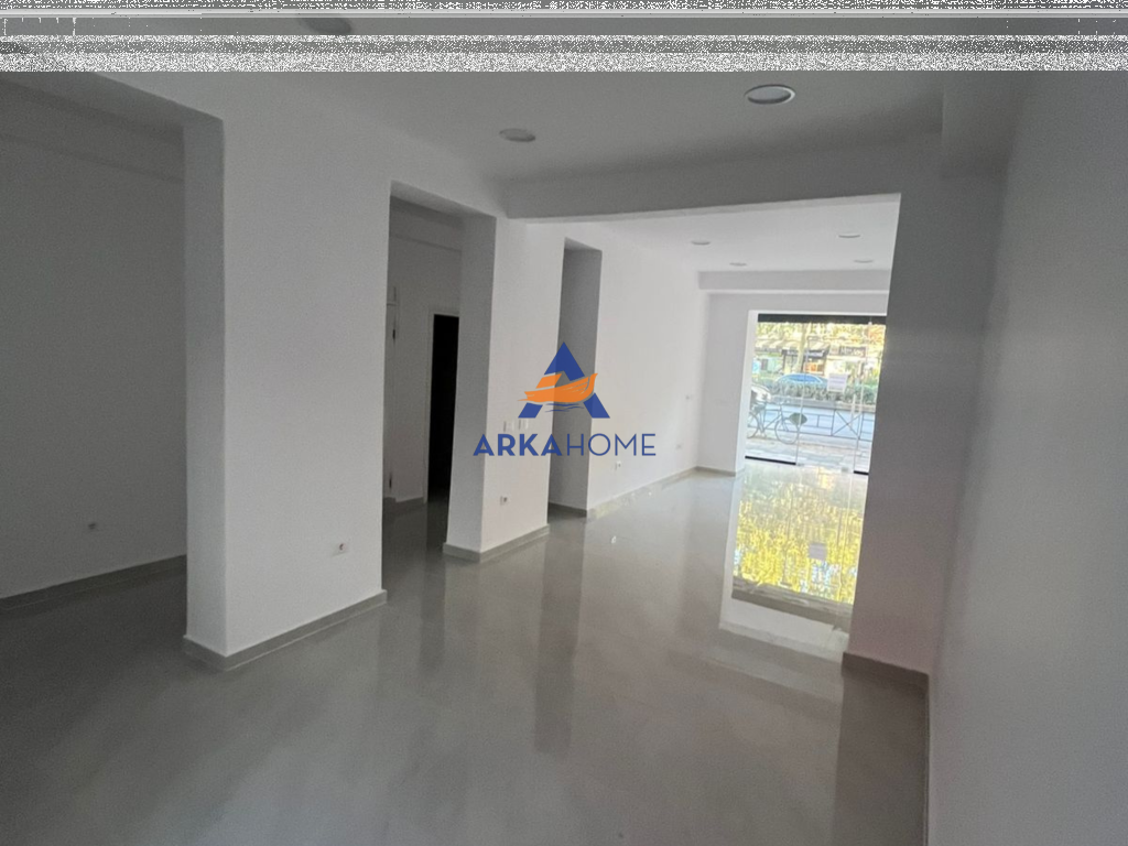 UNITÀ COMMERCIALE IN VENDITA 63,5 M2 "21 DICEMBRE" 600.000 EURO