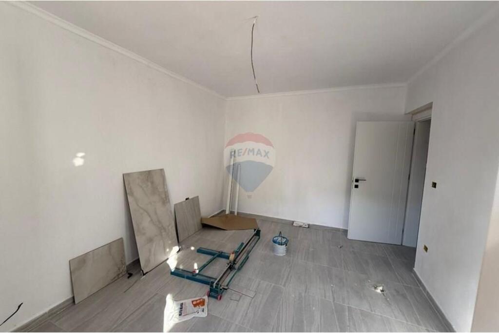 Appartamento in Affitto – Piazza Skënderbej, Tirana