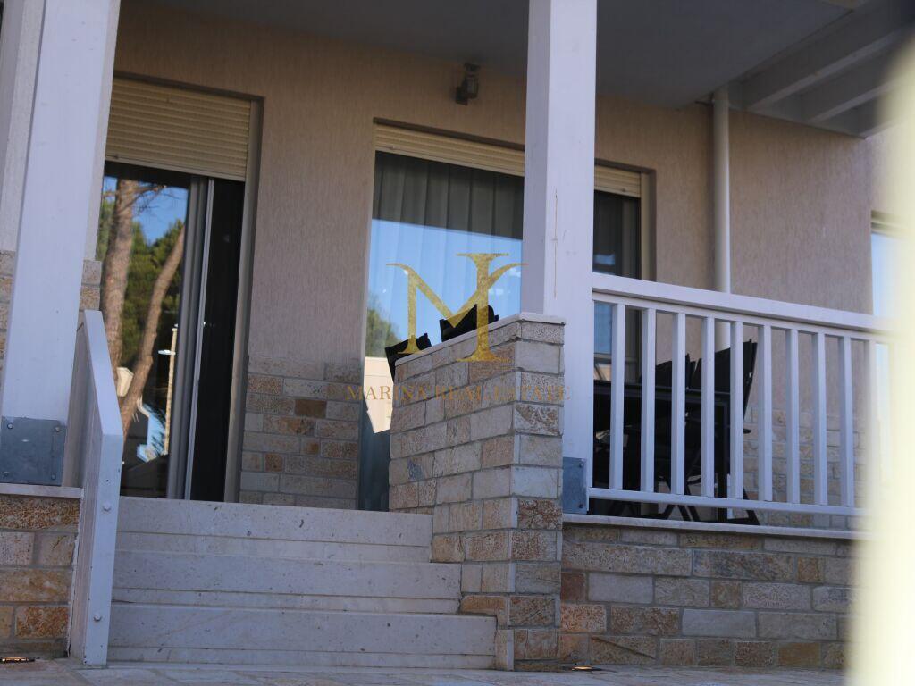 VENDESI APPARTAMENTO 2+1 CON CORTILE LURA 3 BAIA DI LALZ +CORTILE