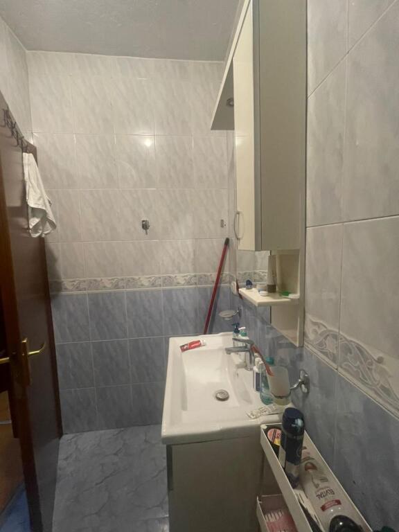 ✅️Jepet me Qira Apartament 1+1 prane Ish Ekspozites afer me Vasil Shanton