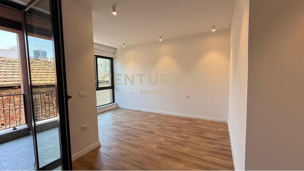 Commercial space for rent in Myslym Shyr, near the “Arben Broci” school.