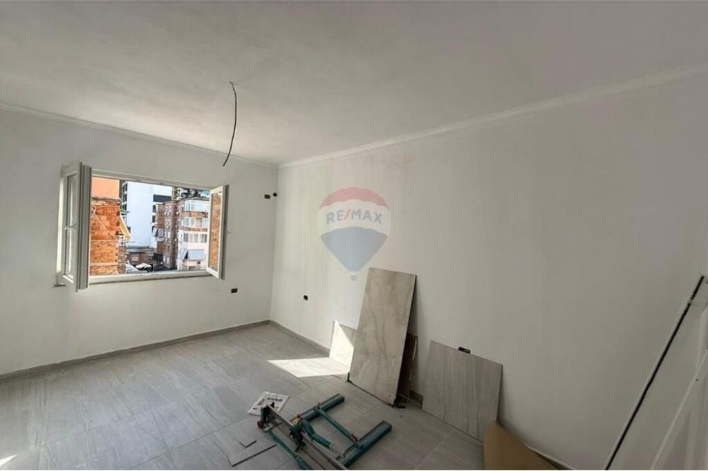Appartamento in Affitto – Piazza Skënderbej, Tirana