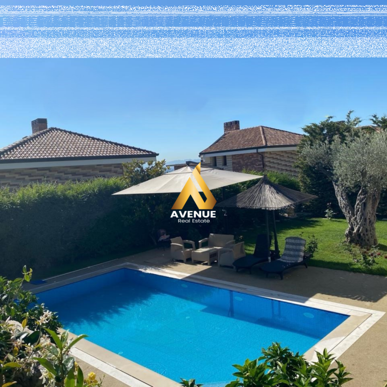 🔹 Villa di Lusso con Piscina in Vendita a Prezë – Nel Complesso Esclusivo di Ville