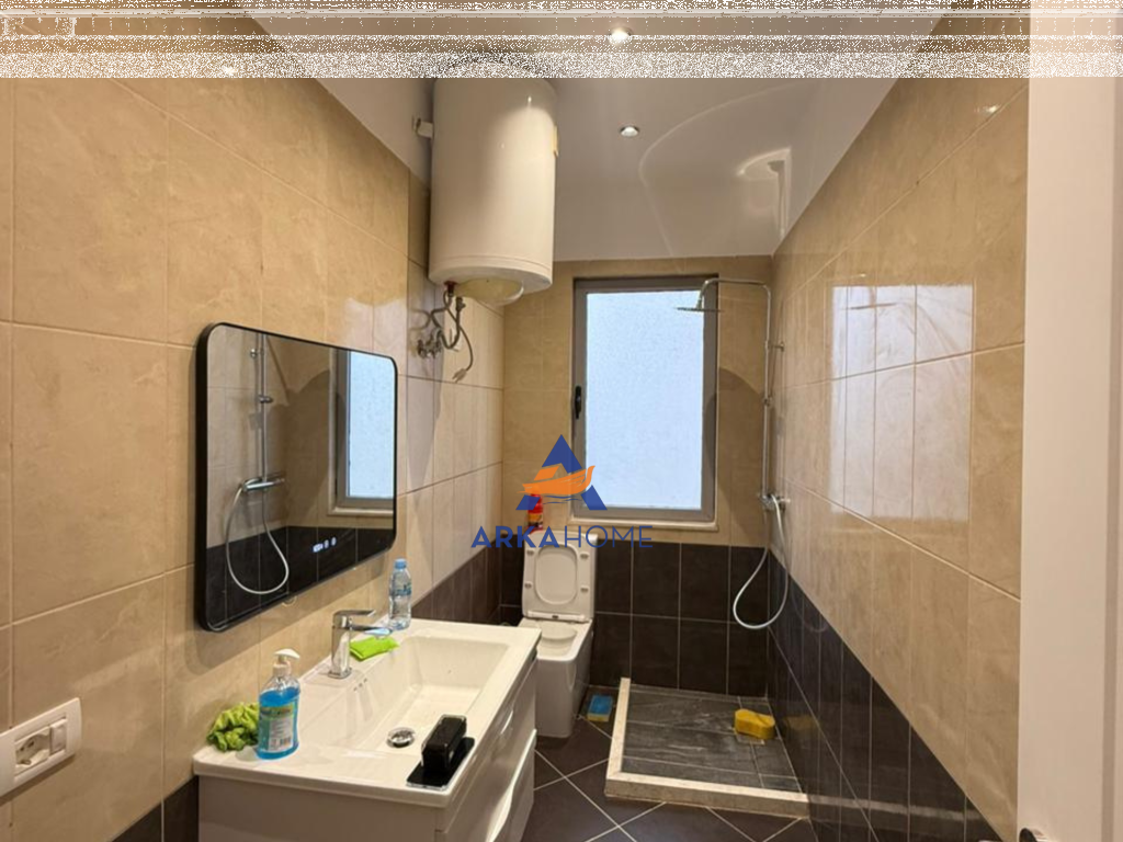 VENDESI DUE APPARTAMENTI CIASCUNO 1+1+BALCONE "DI FRONTE VILLA L, NUOVO ANELLO" 200.000 EURO