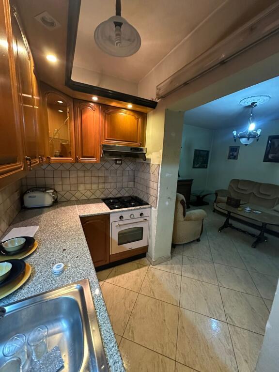 🏡 Shitet Apartament 3+1 – Rruga Irfan Tomini