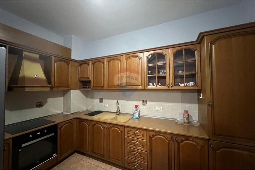 Apartament me Qira – Qendra Kristal, Tiranë
