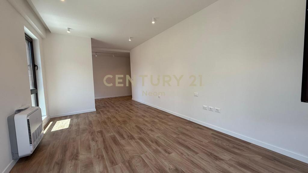 Commercial space for rent in Myslym Shyr, near the “Arben Broci” school.