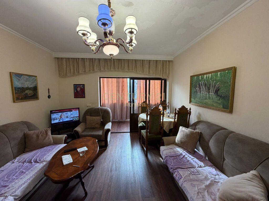 SHITET APARTAMENT 1+1 ME DY BALLKONE DHE DEPO PRANE KRISTAL CENTER