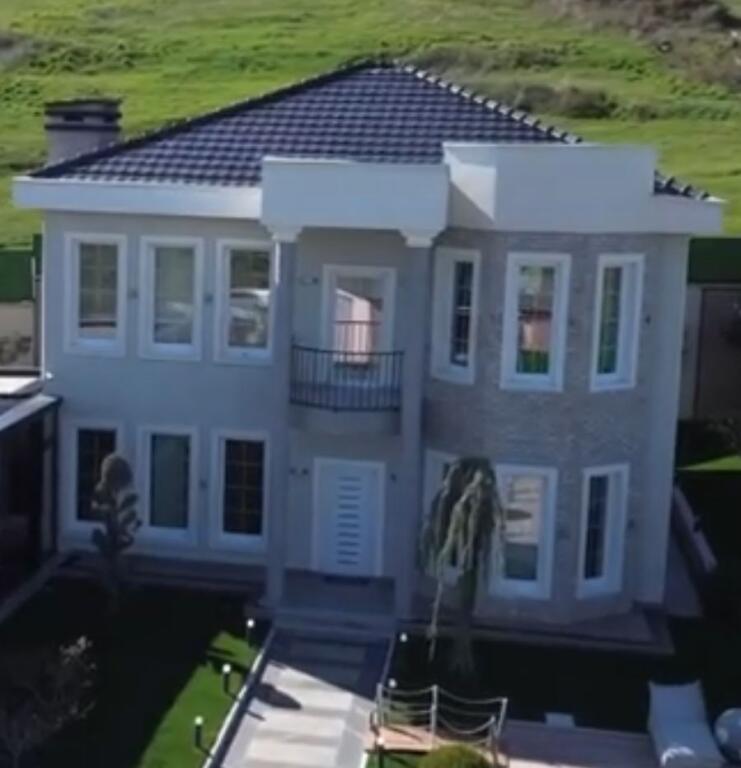 Villa for rent with swimming pool in Paskuqan