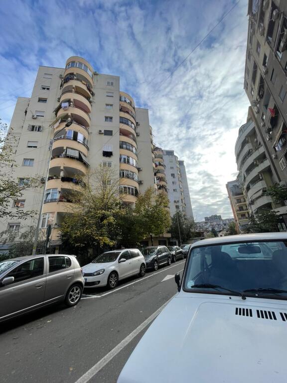 Apartament 2+1 ne shitje Komuna Parisit