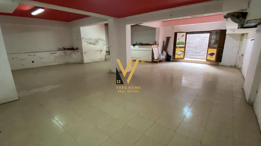 SI AFFITTASI CANTINA 120 M2 DA IRFAN TOMINI 35.000 LEKE