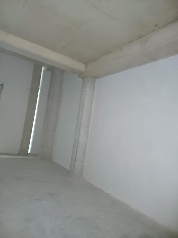 Jepet me qira magazinë – 156 m²