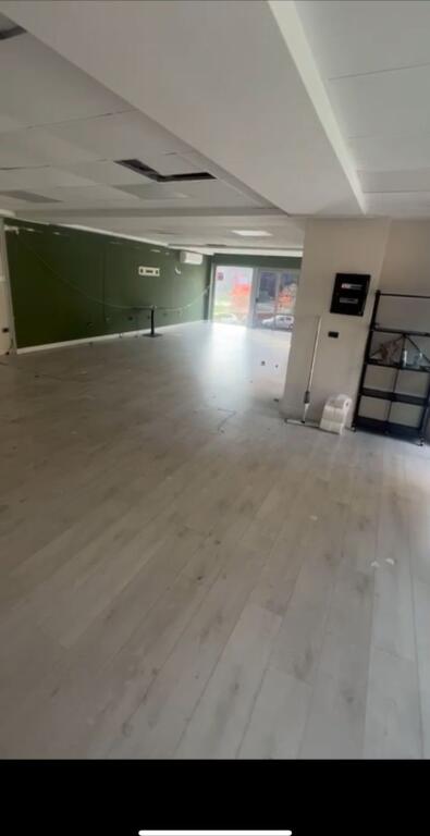 NEGOZIO IN AFFITTO 82 M2 VIA ELBASAN 1.500 EURO
