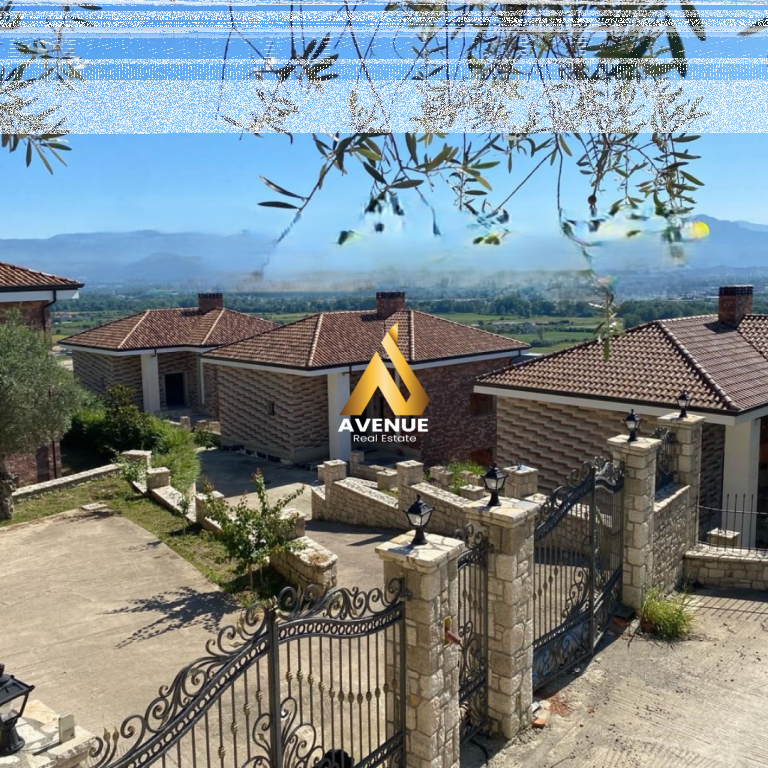 🔹 Villa di Lusso con Piscina in Vendita a Prezë – Nel Complesso Esclusivo di Ville