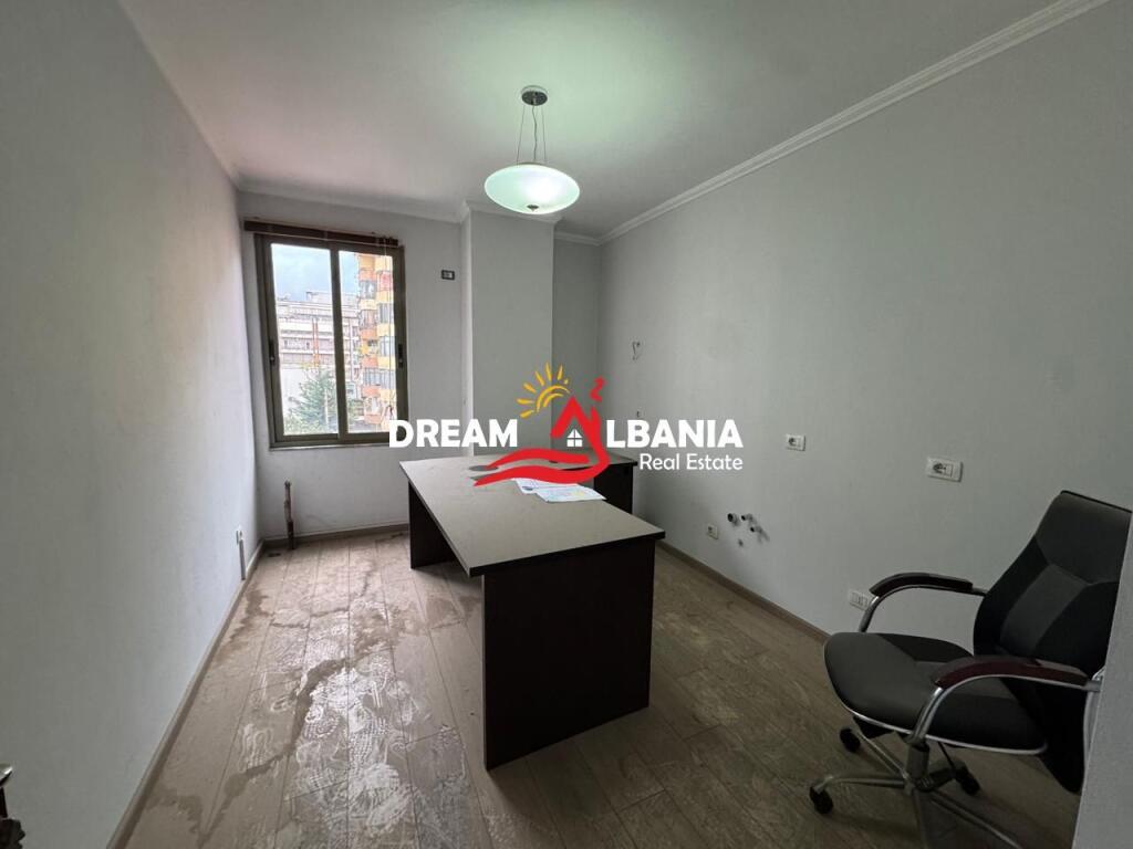 Apartament 2+1 ne Shitje 21 Dhjetori, Prane Hotel Mondial (ID 41212123)