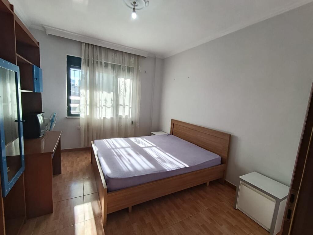 Appartamento 2+1 in affitto in Via Kavaja, vicino alla Chiesa Cattolica
