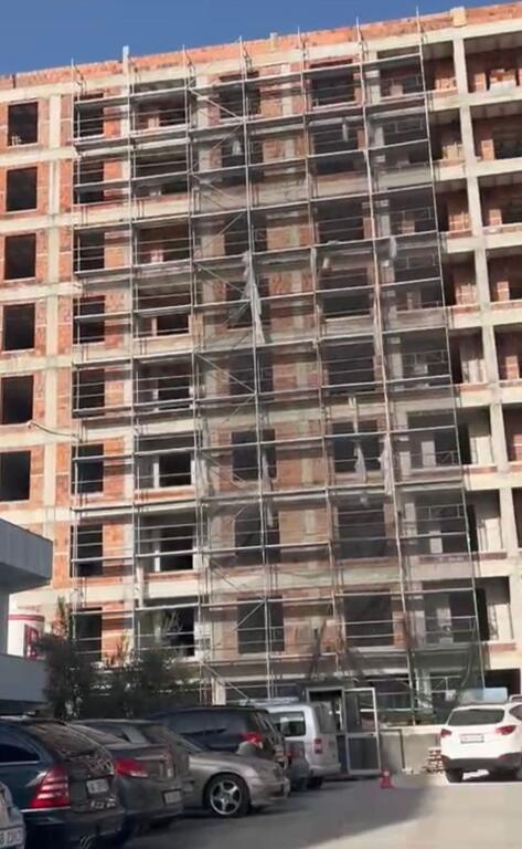 2+2 apartment for sale in Kamez