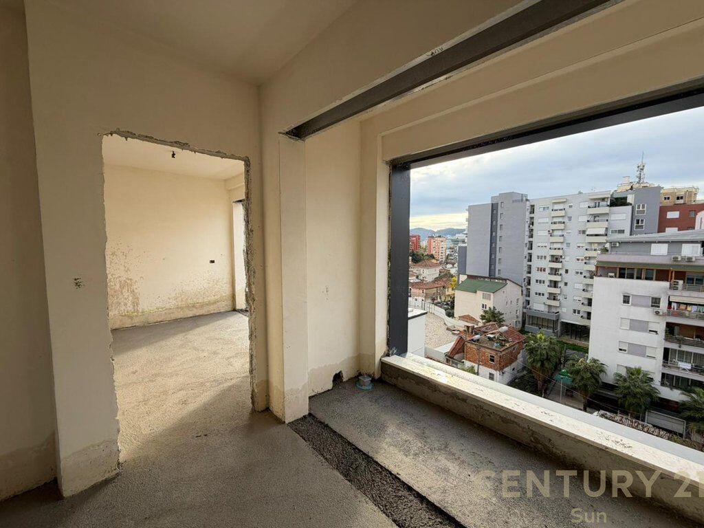 Shitet Apartament 2+1+2 me Verandë – Pazar i Ri