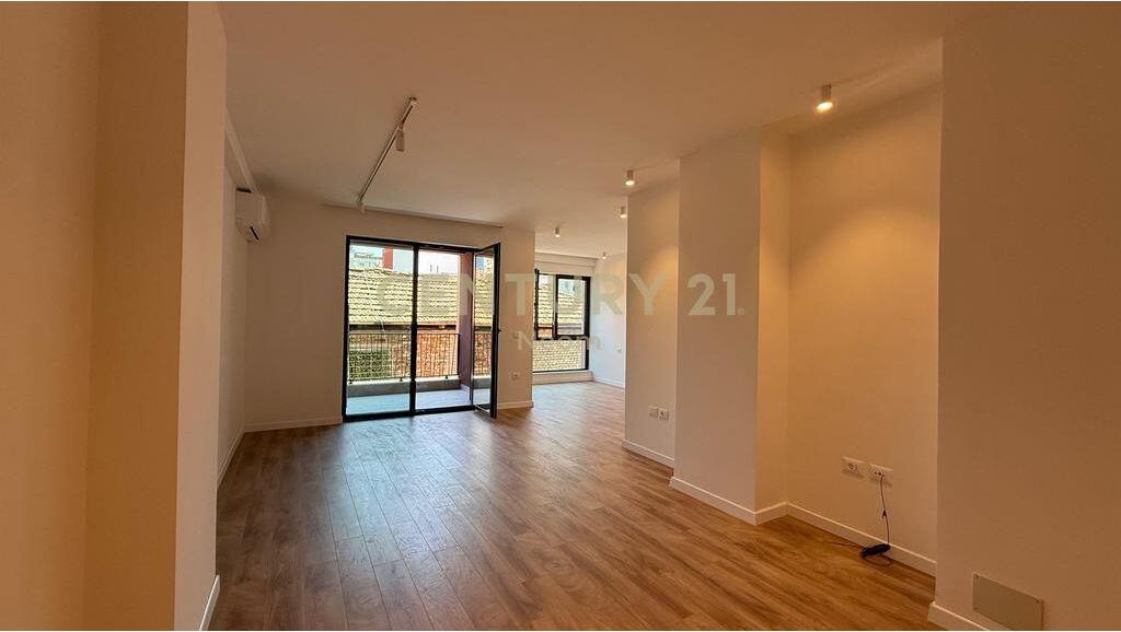 Commercial space for rent in Myslym Shyr, near the “Arben Broci” school.
