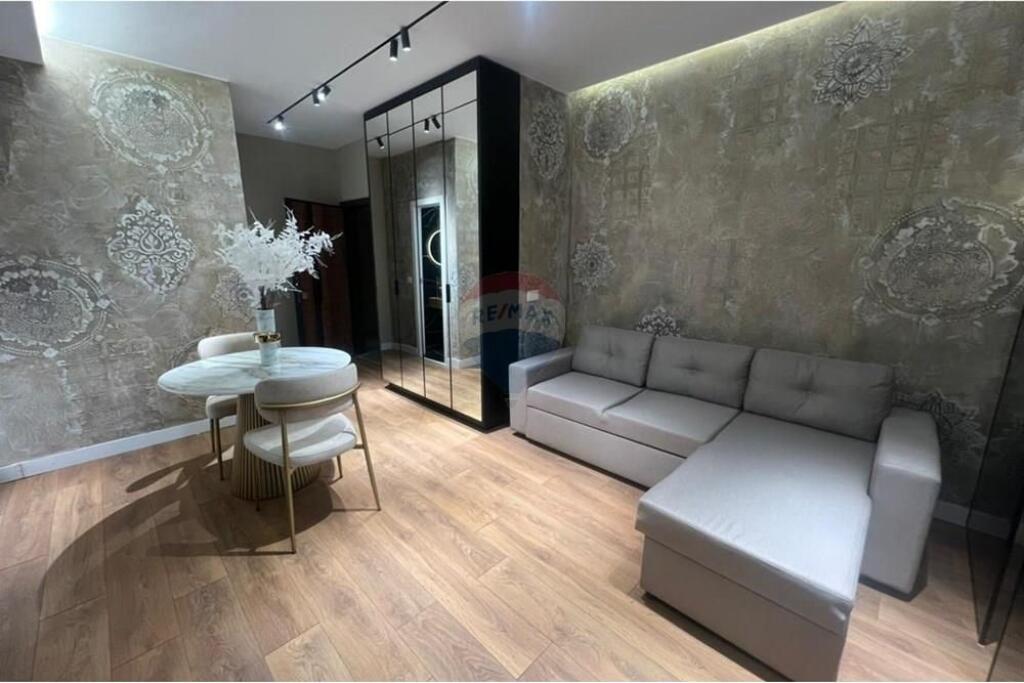 Super Studio Apartament në Qendër Sheshi Skënderbej!
