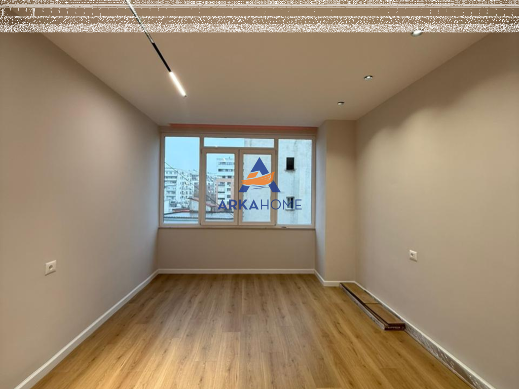 VENDESI DUE APPARTAMENTI CIASCUNO 1+1+BALCONE "DI FRONTE VILLA L, NUOVO ANELLO" 200.000 EURO