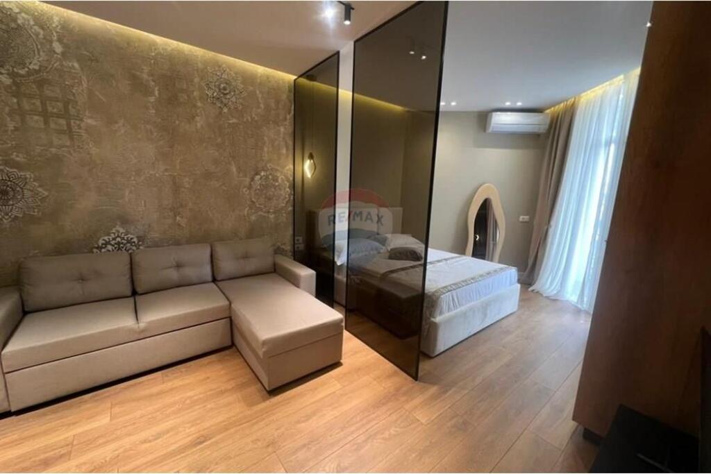 Super Studio Apartament në Qendër Sheshi Skënderbej!