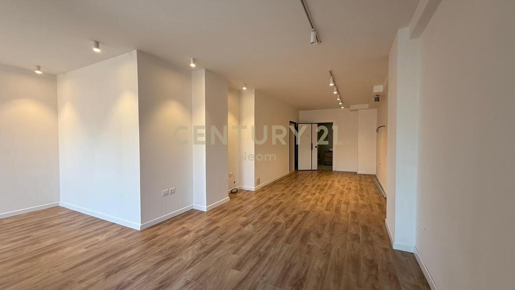Commercial space for rent in Myslym Shyr, near the “Arben Broci” school.