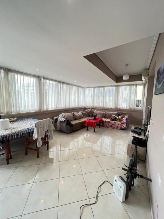 Shitet Super Apartament 2+1 189.000EURO  Ish Parku ,prane Globe, Tirane  