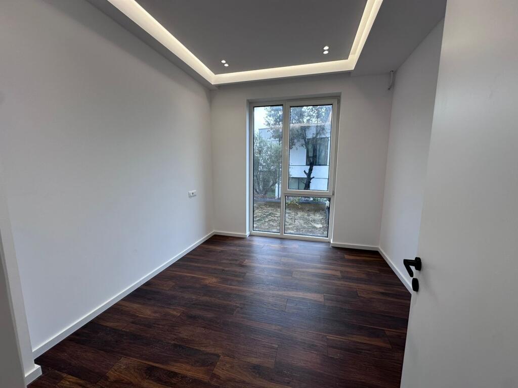 Villa in Affitto su 3 Piani nella zona del Lago Secco