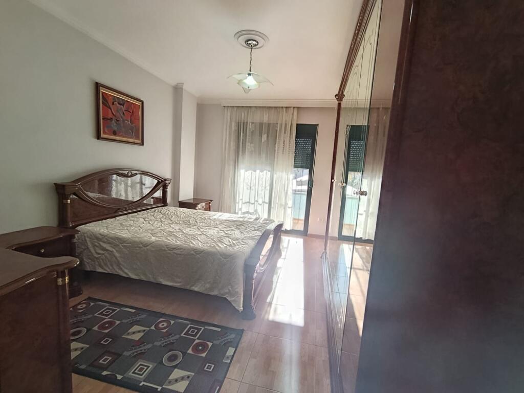 Appartamento 2+1 in affitto in Via Kavaja, vicino alla Chiesa Cattolica
