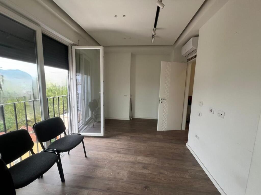 🏡 Apartment 3+1 for sale at 21 Dhjetori