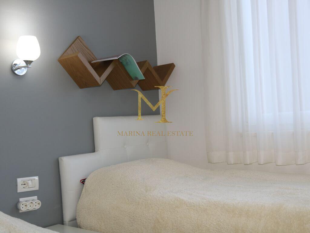 VENDESI APPARTAMENTO 2+1 CON CORTILE LURA 3 BAIA DI LALZ +CORTILE