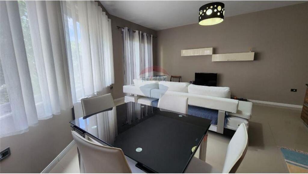 Apartament - Për Shitje - Kopshti Botanik, Tiranë
