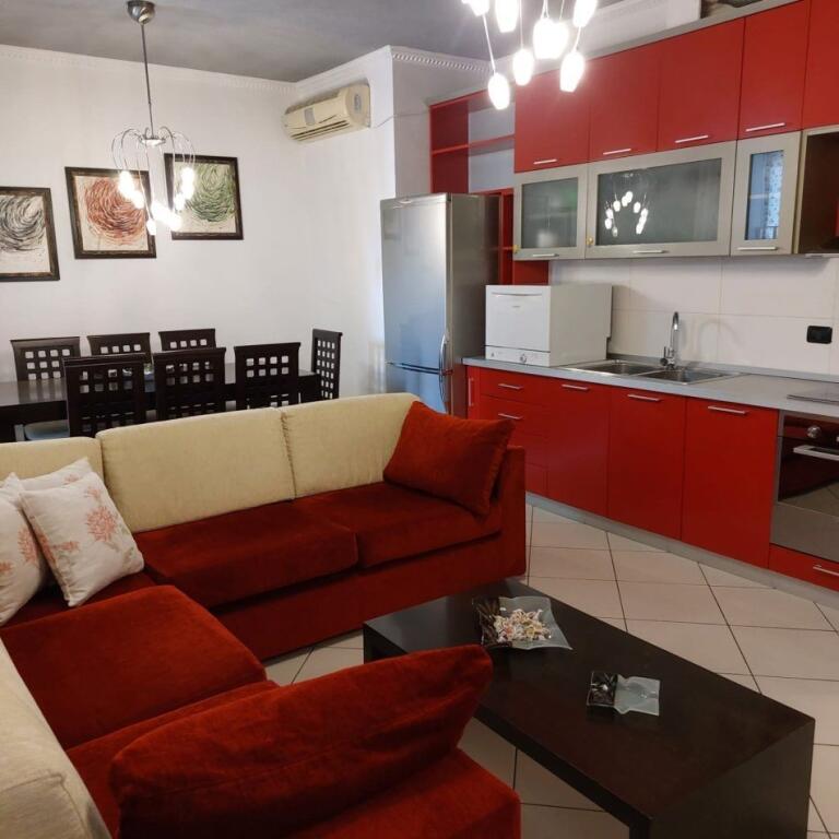 2+1, arredato al complesso panorama stazione ferroviaria, prezzo 600 euro