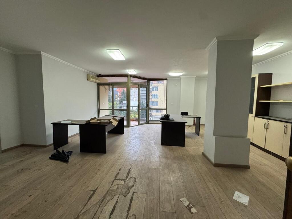 For sale 2+1 at 21 Dhjetori, near Mondial