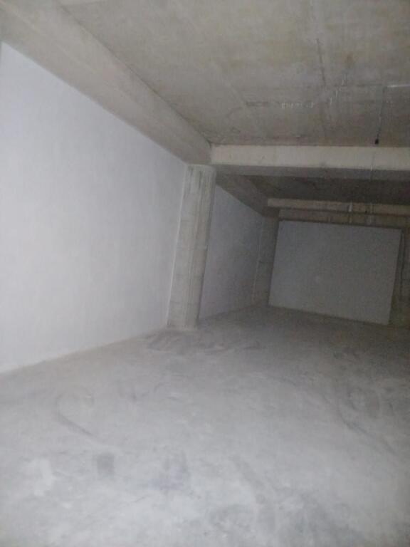 Jepet me qira magazinë – 156 m²