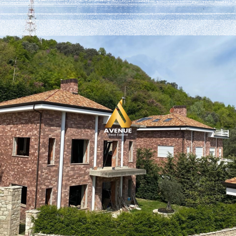 🔹 Villa di Lusso con Piscina in Vendita a Prezë – Nel Complesso Esclusivo di Ville