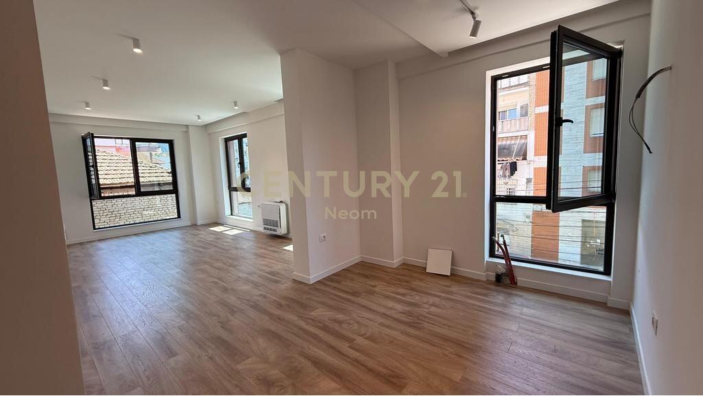Commercial space for rent in Myslym Shyr, near the “Arben Broci” school.