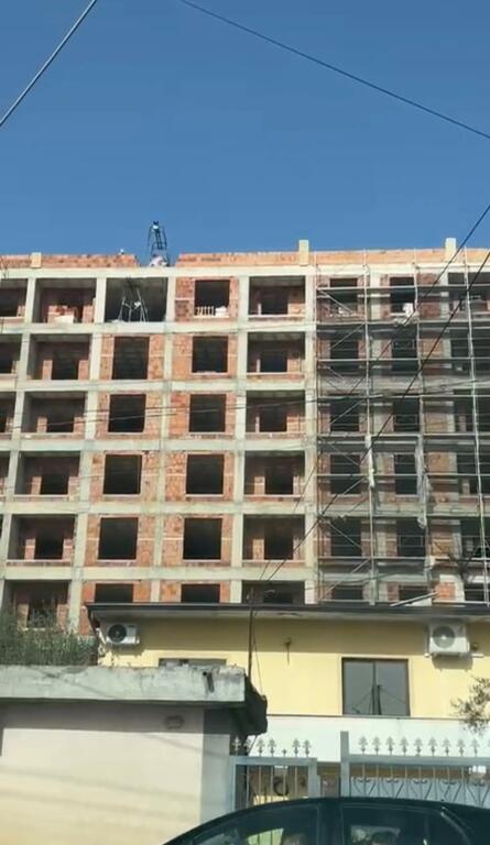2+2 apartment for sale in Kamez