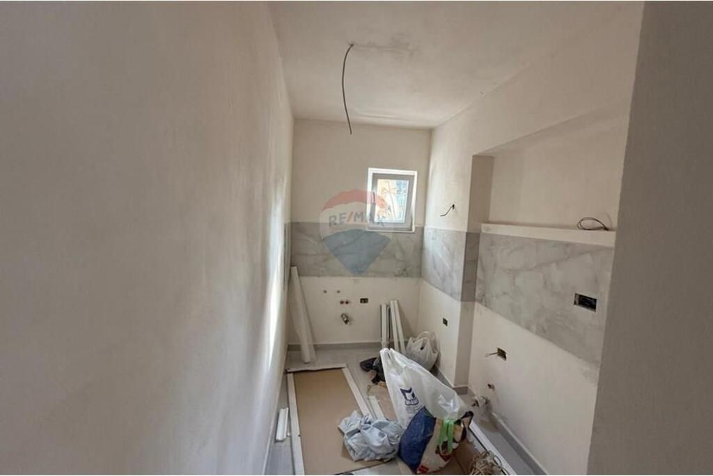 Appartamento in Affitto – Piazza Skënderbej, Tirana