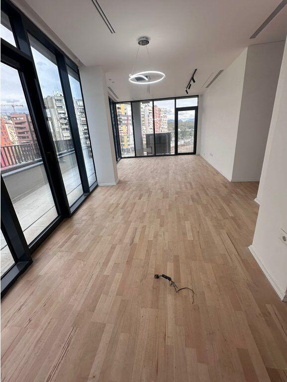 Shitet Apartament 2+1+2+Post Parkimi, Lake View