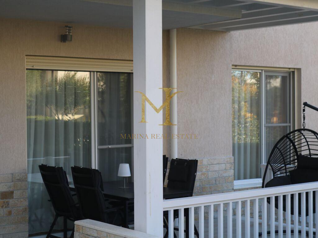 VENDESI APPARTAMENTO 2+1 CON CORTILE LURA 3 BAIA DI LALZ +CORTILE