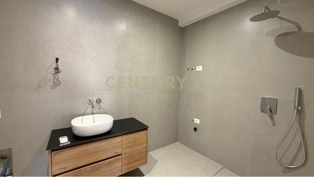 Commercial space for rent in Myslym Shyr, near the “Arben Broci” school.